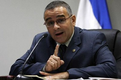 Presidente Mauricio Funes, El salvador